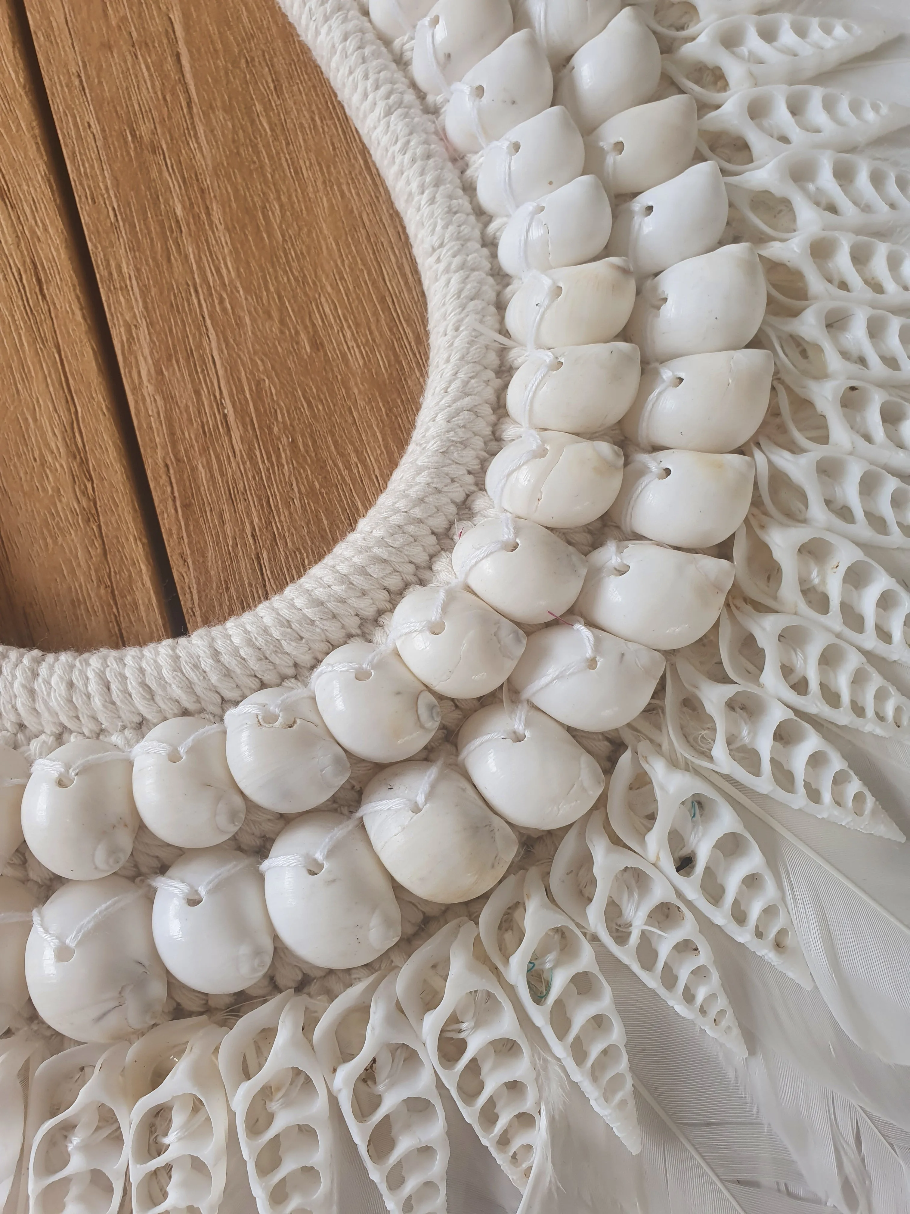 ELSIE SHELL WALL NECKLACE